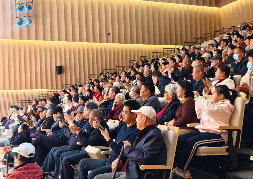 雄东综合文体中心开业惠民演出好戏连台